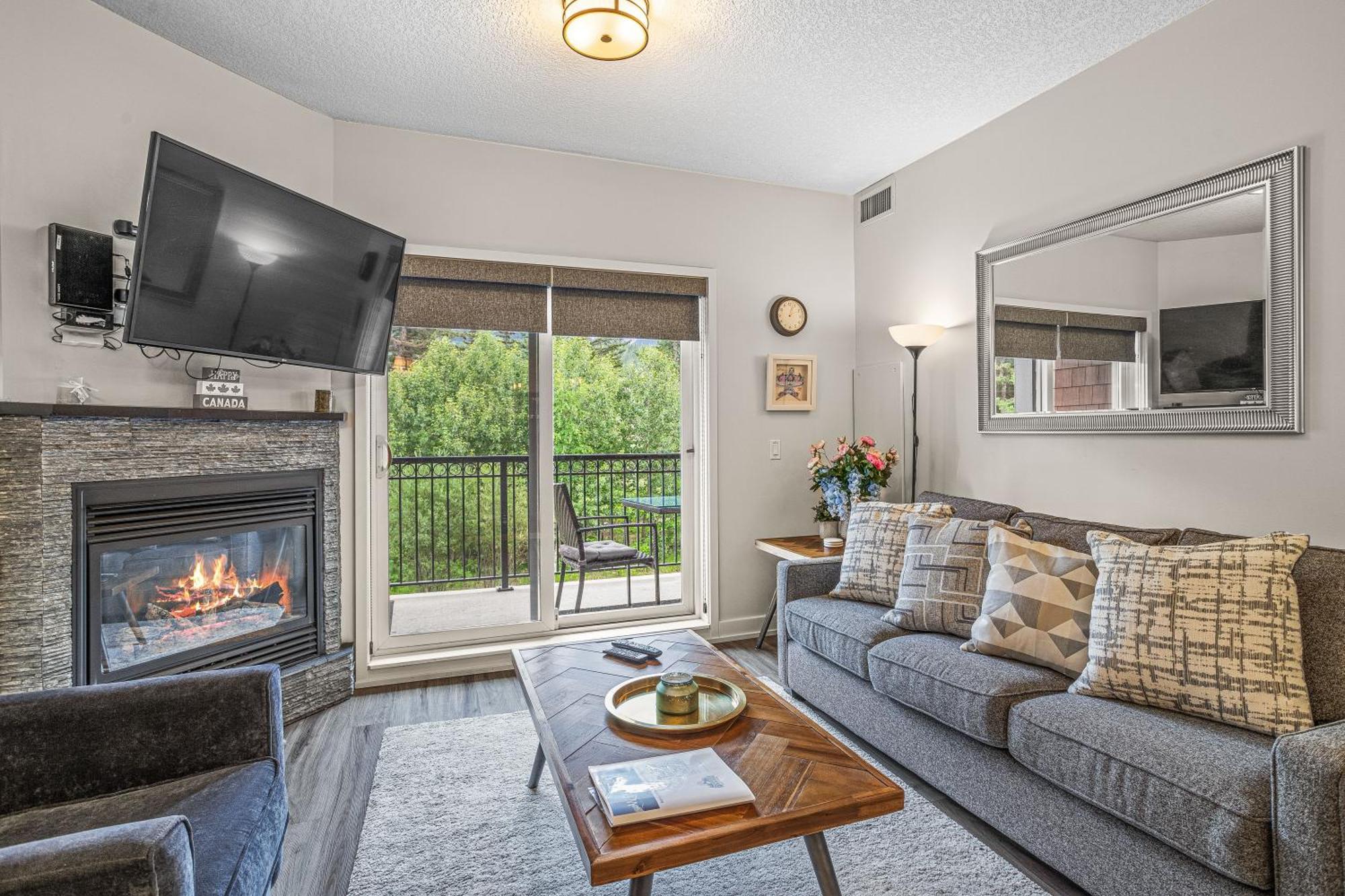 Outstanding Mountain Condo Waterslide And Hot Tub Managed By Little Sister Getaways Canmore Exterior foto
