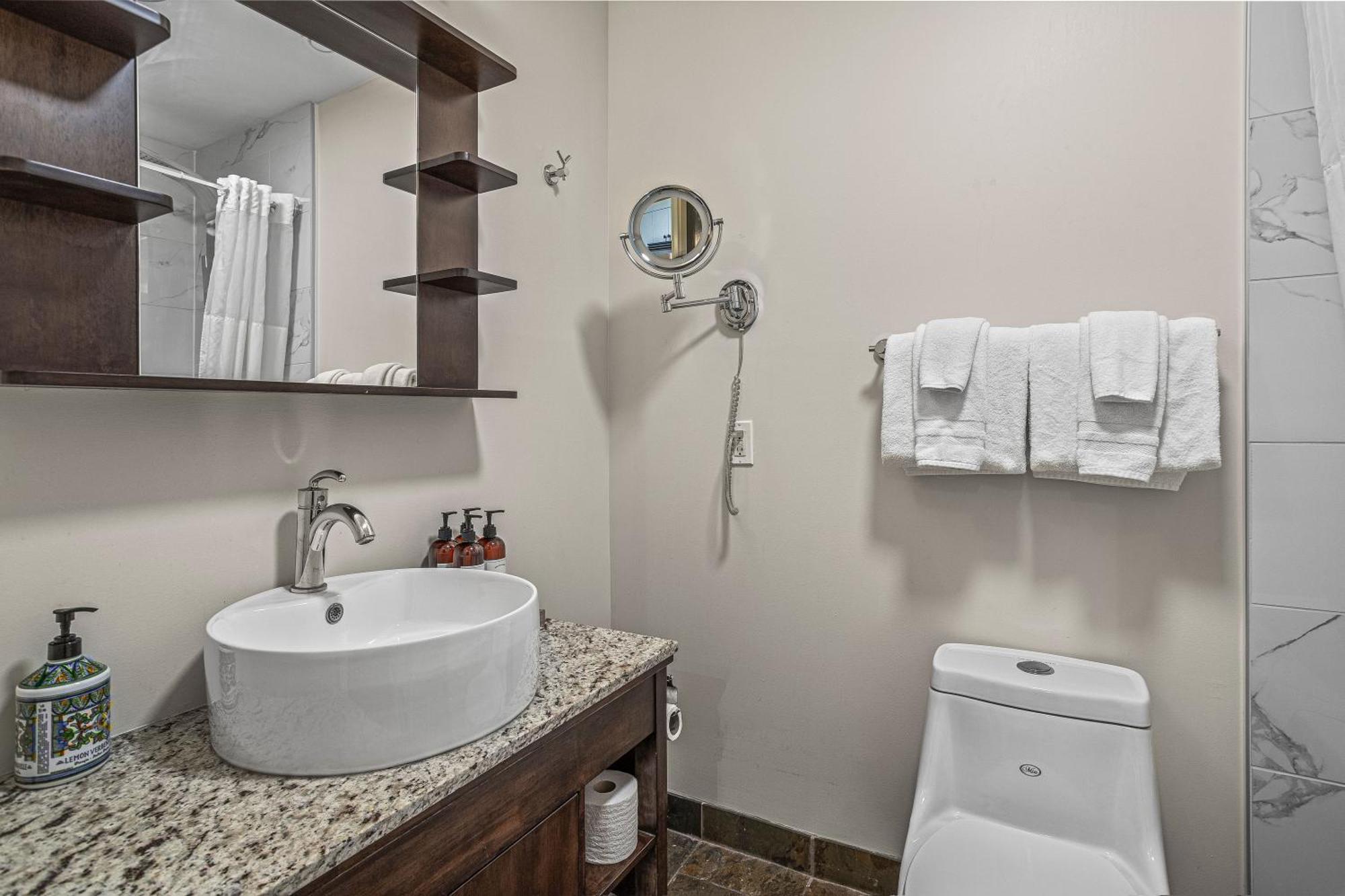 Outstanding Mountain Condo Waterslide And Hot Tub Managed By Little Sister Getaways Canmore Exterior foto