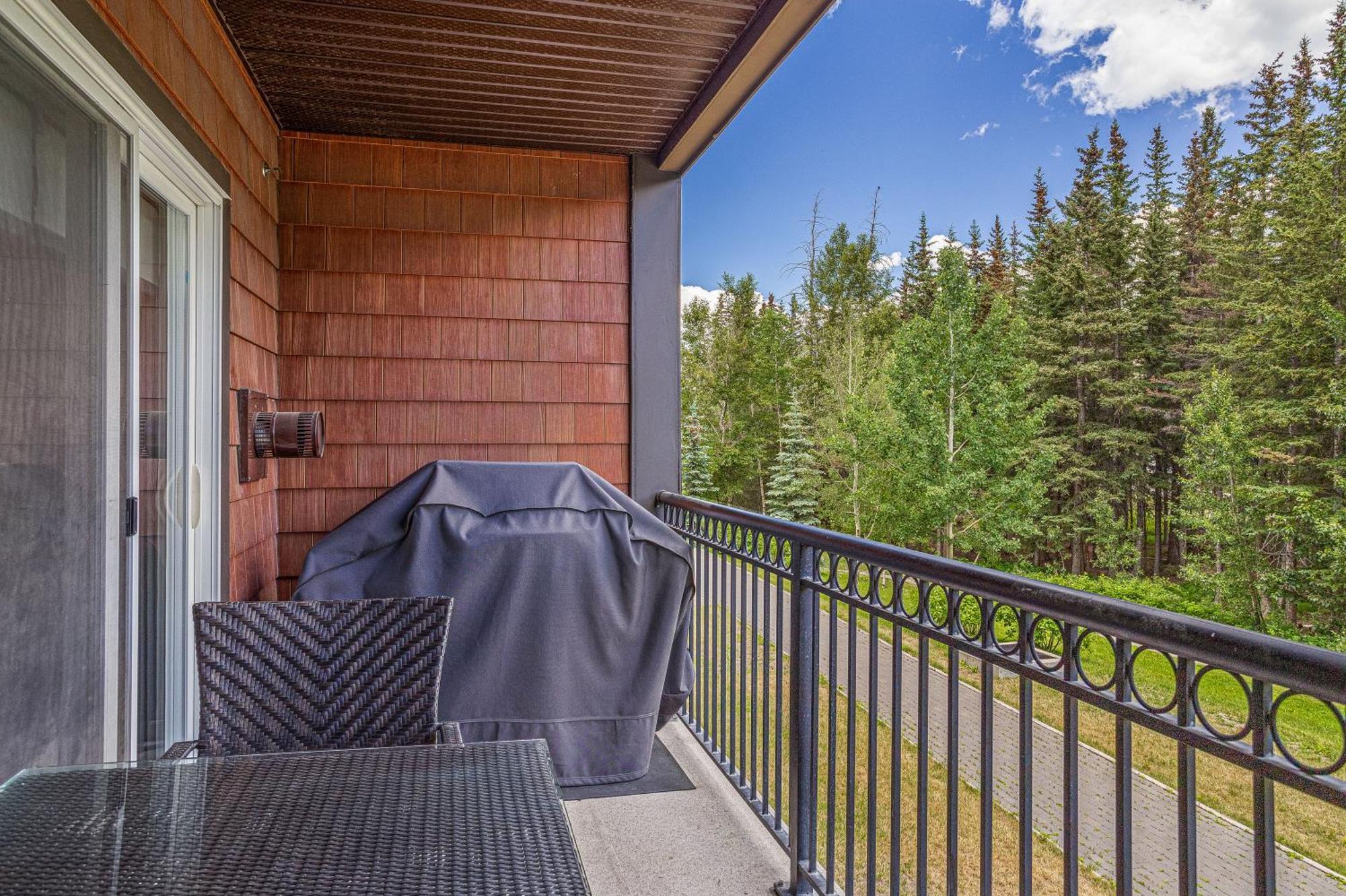 Outstanding Mountain Condo Waterslide And Hot Tub Managed By Little Sister Getaways Canmore Exterior foto