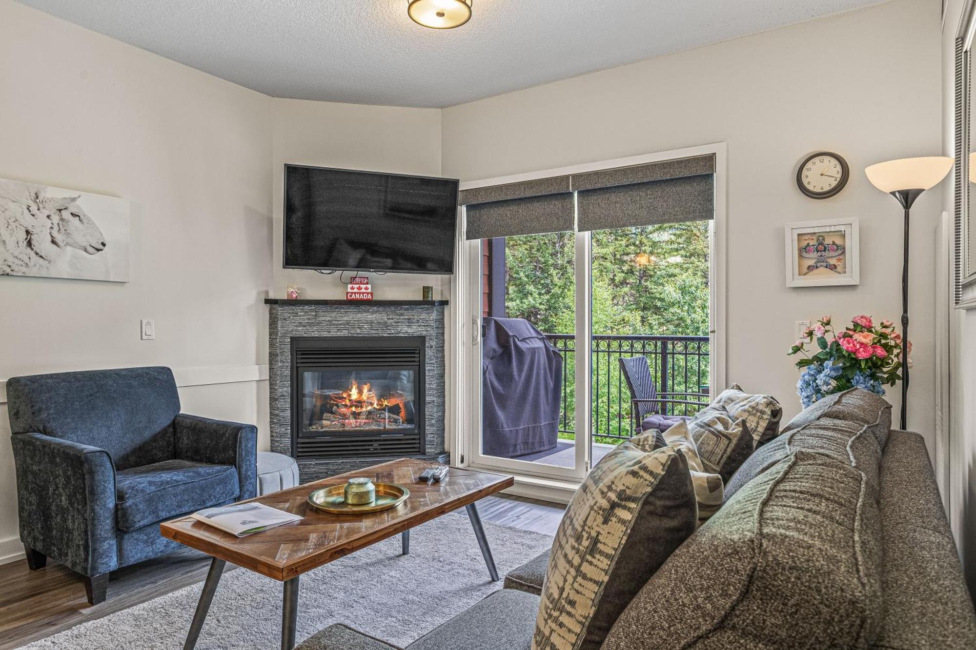 Outstanding Mountain Condo Waterslide And Hot Tub Managed By Little Sister Getaways Canmore Exterior foto