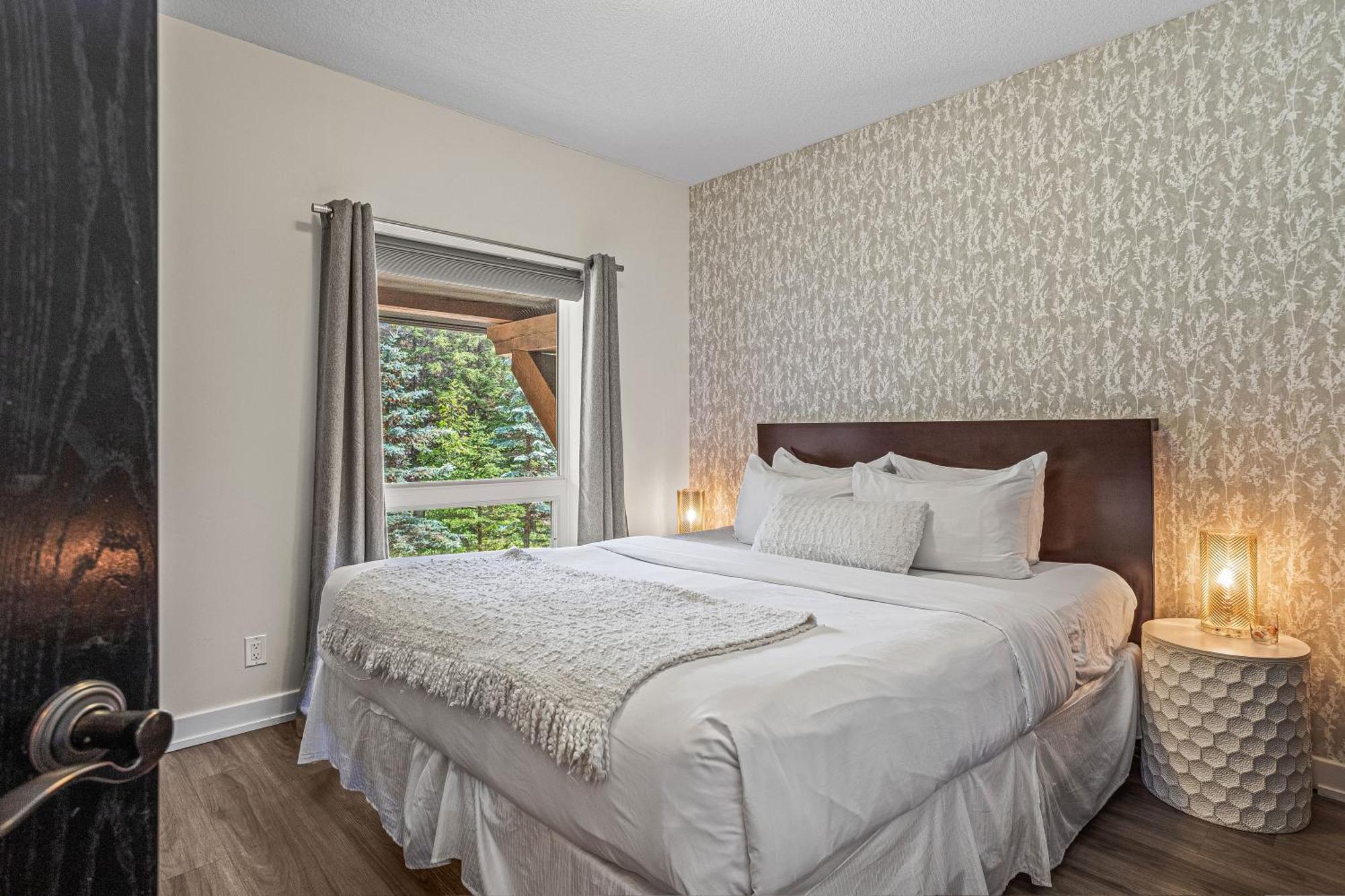 Outstanding Mountain Condo Waterslide And Hot Tub Managed By Little Sister Getaways Canmore Exterior foto
