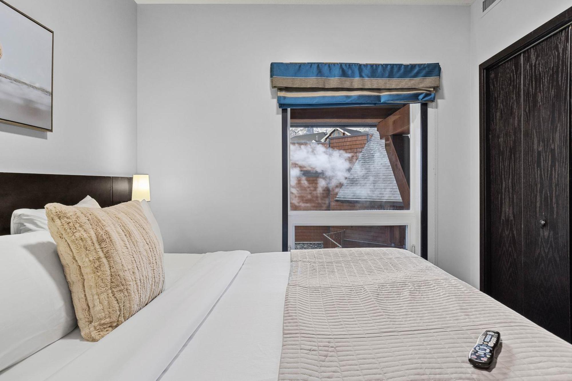 Outstanding Mountain Condo Waterslide And Hot Tub Managed By Little Sister Getaways Canmore Exterior foto