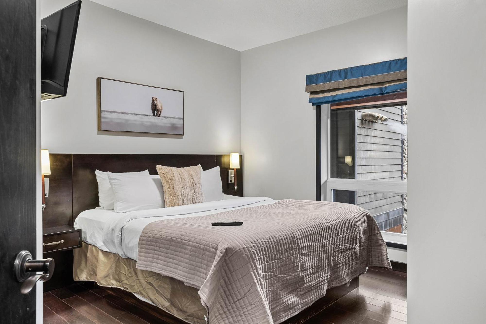 Outstanding Mountain Condo Waterslide And Hot Tub Managed By Little Sister Getaways Canmore Exterior foto